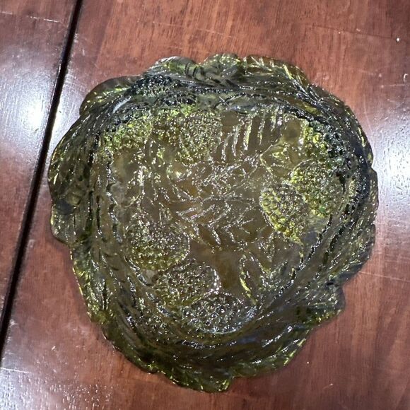 Vintage Loganberry Green Indian Glass Candy Jewely Dish Grapes Leaves - Picture 3 of 3